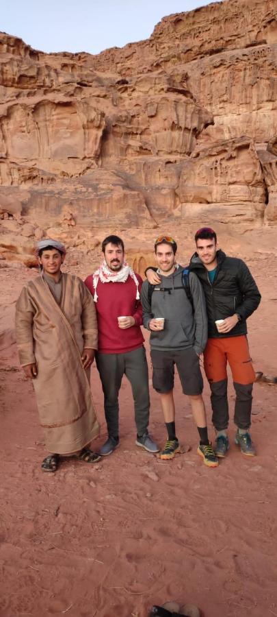Desert guide camp Wadi Rum Buitenkant foto